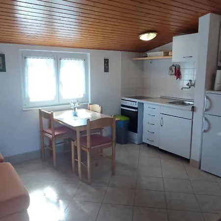 Nina Apartment Sisan